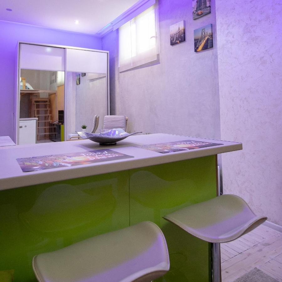شقة Orange And Blue Studio Downtown 5 Min From White Tower سالونيك المظهر الخارجي الصورة